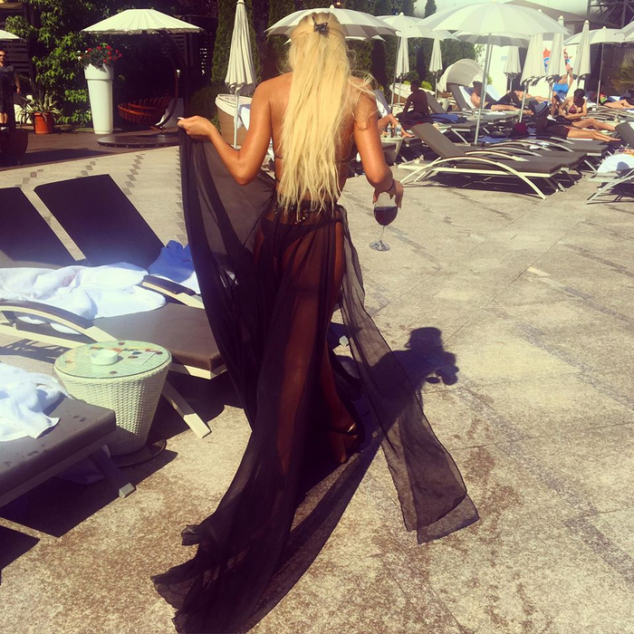 Loredana Chivu s-a filmat topless, în bikini minusculi! Imaginile i-au înfierbântat pe reprezentanții sexului tare