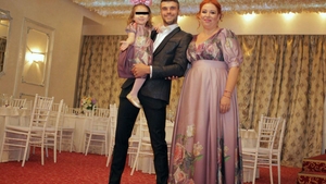 Oana Roman, vacanţă de 1 Decembrie la munte cu soţul şi fiica! A slăbit atât de tare încât nici hainele de iarnă nu-i mai ridică probleme