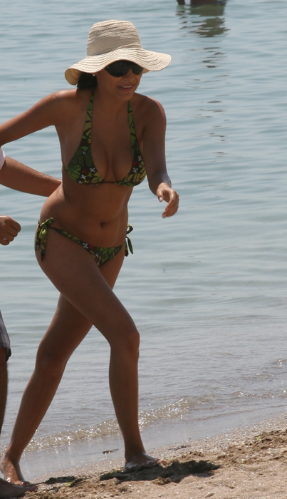 Avem singurele imagini cu Andra Măruță în costum de baie. Cum arată trupul ei, de fapt, și de ce îl ascunde