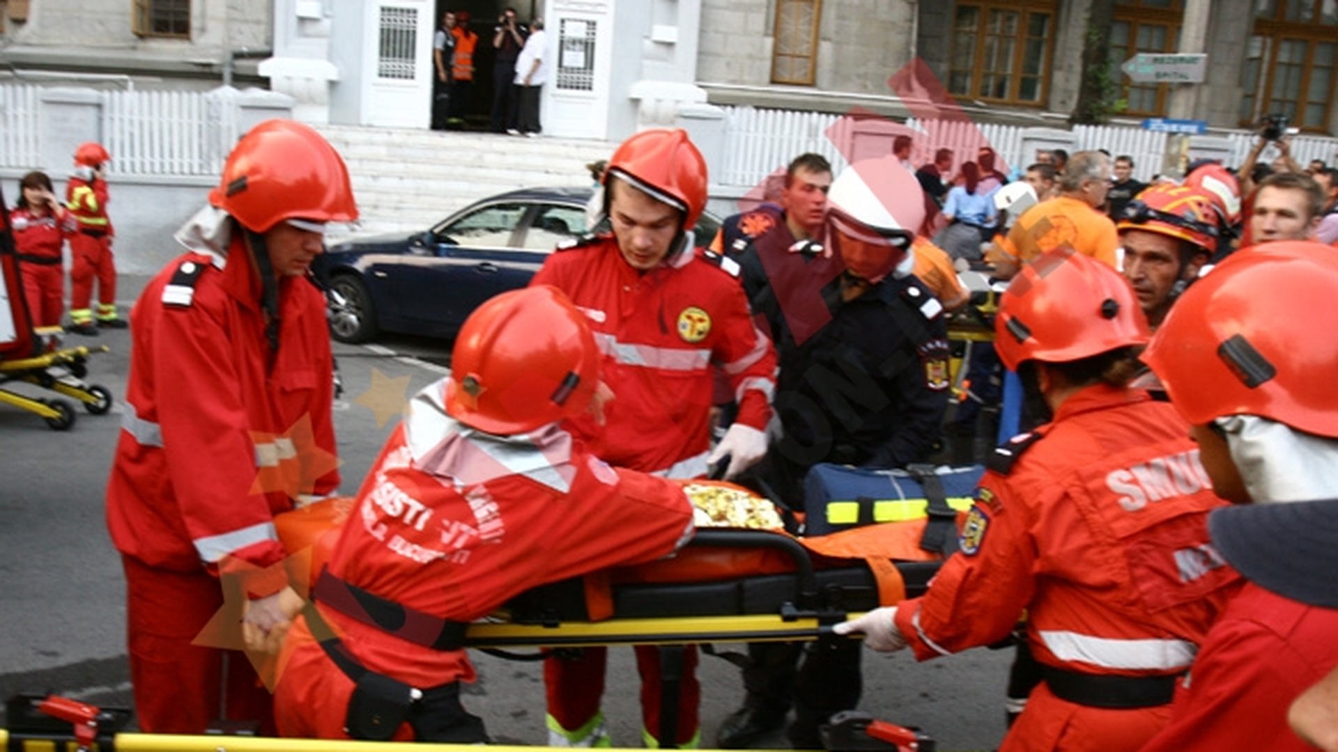 Parintii disperati ai celor sapte bebelusi arsi la Maternitatea Giulesti isi pot vedea copiii doar cateva minute pe zi