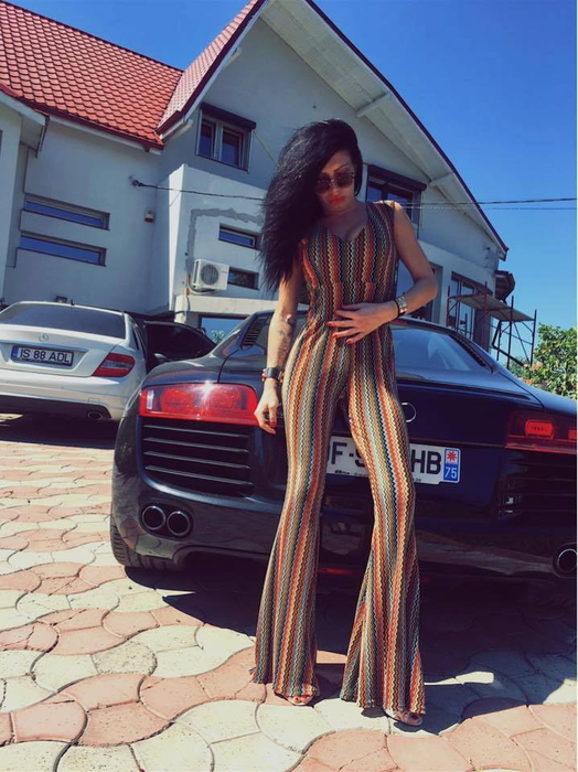 Poliţiştii din Iaşi au oprit aseară un Mercedes alb! La volan se afla o brunetă! Când a dat jos geamul, oamenii legii au avut parte de un şoc