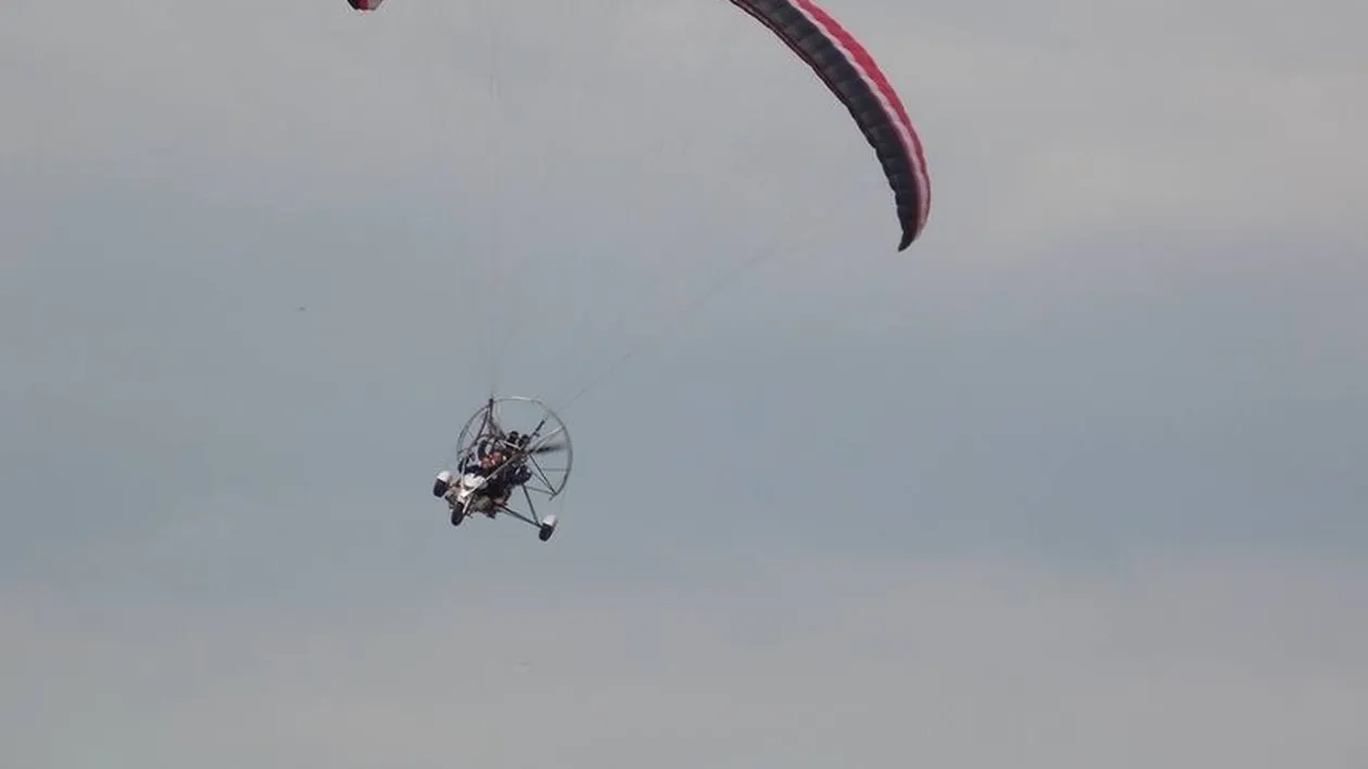 Doi bărbați, răniți grav după ce s-au prăbușit cu parapanta, la intrarea în stațiunea Ocna Sibiului