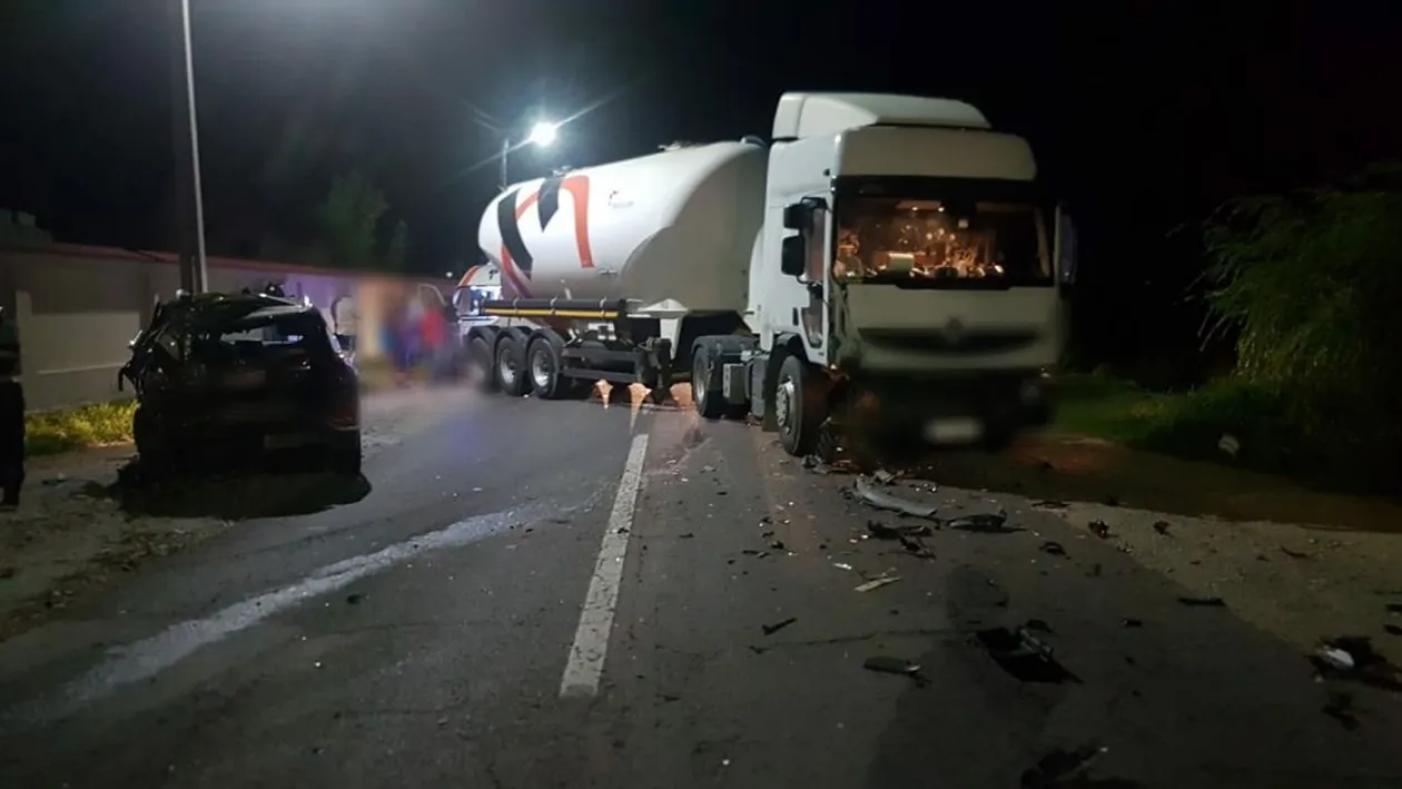 Accident rutier grav în această dimineață, pe DN 7. Două TIR-uri s-au ciocnit violent