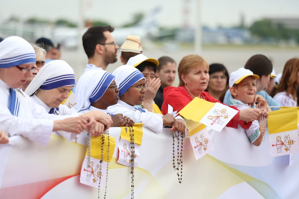 Papa Francisc este în România! Imagini super-exclusive + informații în premieră