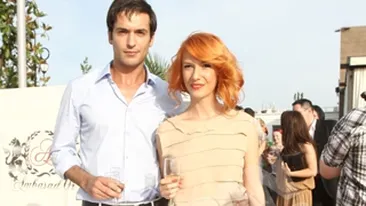 Adela Popescu, rapita de ziua ei! A apucat sa scrie pe Facebook! Este cam frig!