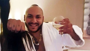 Cine l-a turnat pe Dani Mocanu! E una dintre femeile pe care le şantaja