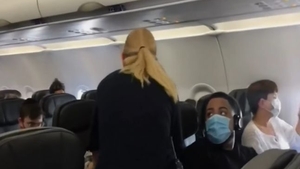 Mega-scandal în avion! Mama și cei șase copii ai ei au fost dați jos. Refuzase să… VIDEO