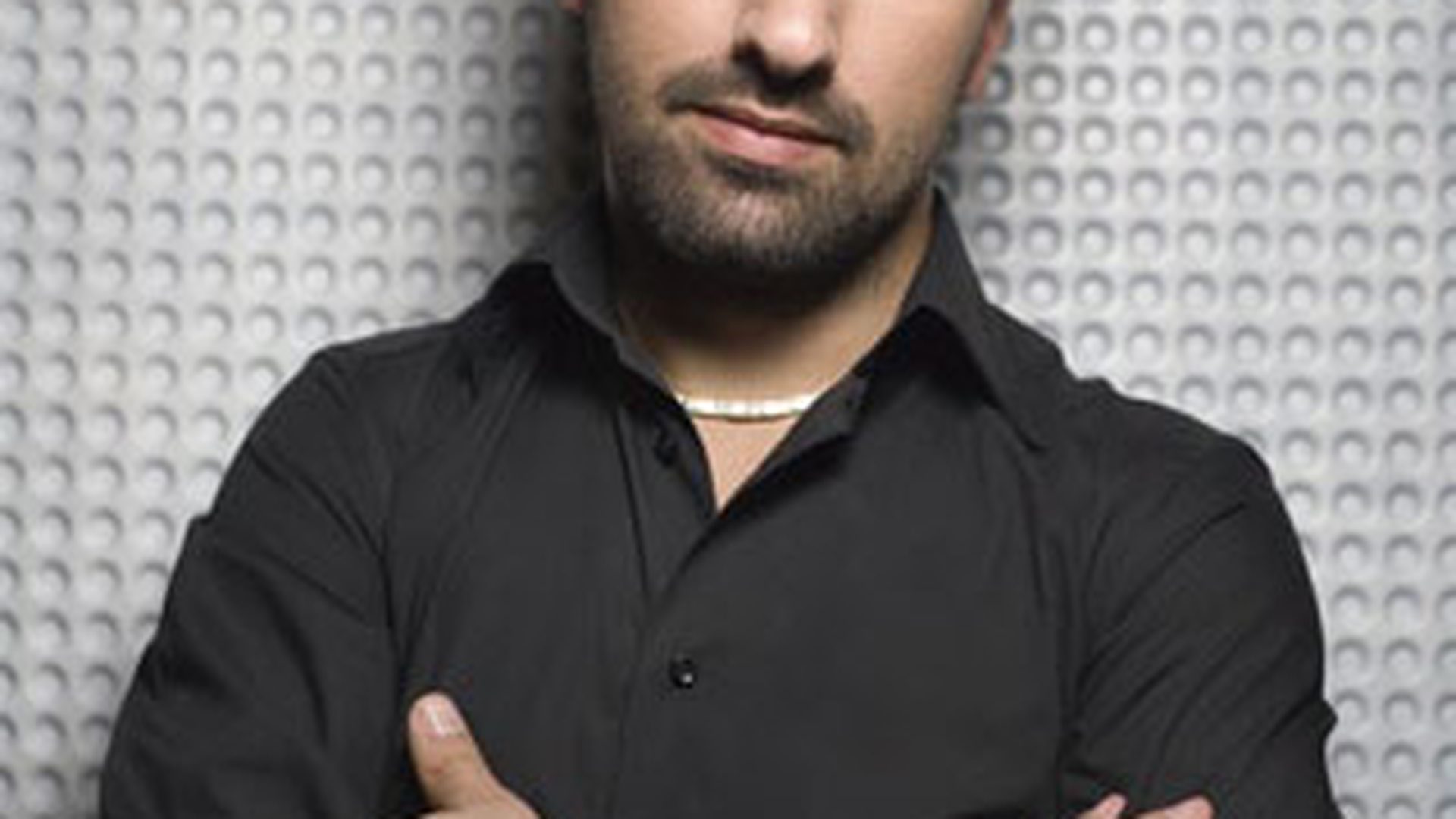 Make-up artistul Alex Radulescu: "Vreau sa gasesc doi copii orfani pe care sa-i ajut!"