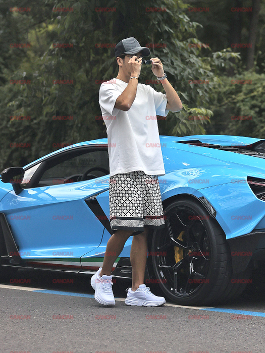 Sebastian Dobrincu și-a luat un Lamborghini baby blue