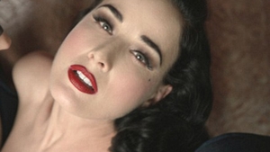 Provocatoarea Dita Von Teese s-a lansat în muzică! Cu toate astea, nimeni nu-i va asculta piesa la cât de bine arată!