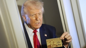 Cât costă 'gold card', viza permanentă lansată în America și promovată de Donald Trump. Lista de așteptare e deschisă