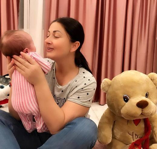 Gabriela Cristea, selfie emoţionant cu micuţa Victoria!