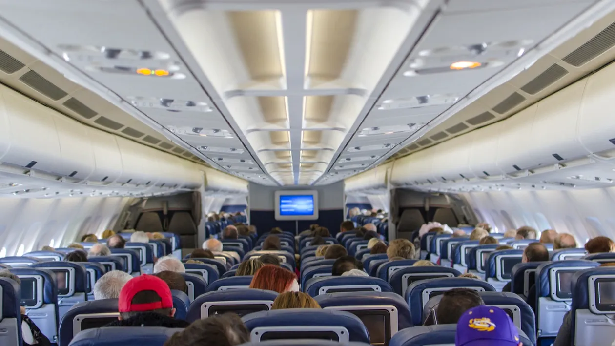 Un zbor a fost anulat după ce un pasager a folosit podeaua pe post de toaletă. „Cineva a considerat că este amuzant”