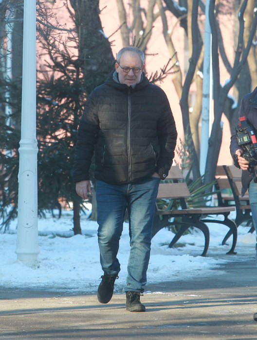 La finalul programului, Busu se îndreaptă, agale, spre casă