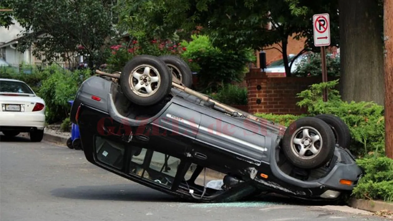 Accident în Constanța! Mașina s-a răsturnat, o femeie și trei copii, răniți