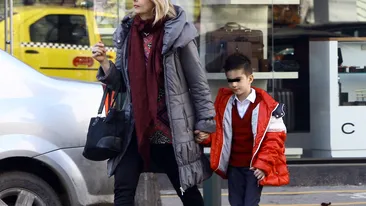 O mama temerara! Marciuc s-a urcat in masina si si-a lasat fiul de 7 ani sa se descurce singur in mijlocul strazii!