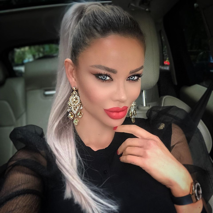 Cum a apărut Bianca Drăgușanu îmbrăcată într-un mall din Capitală. Bucureștenii și-au dat coate când au văzut-o. S-au uitat toți într-un singur loc ?