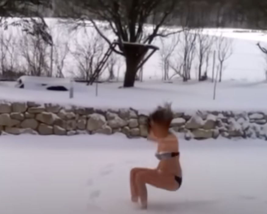 Cristela Georgescu, imagini geniale: a ieșit în costum de baie, în zăpadă. FOTO