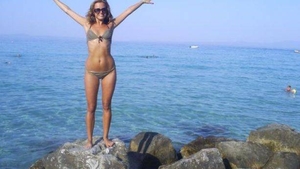 Dezvaluiri incredibile despre “cadana” preferata a lui Botezatu si Draghia! Sexy-profesoara din Mehedinti agata elevi de liceu!