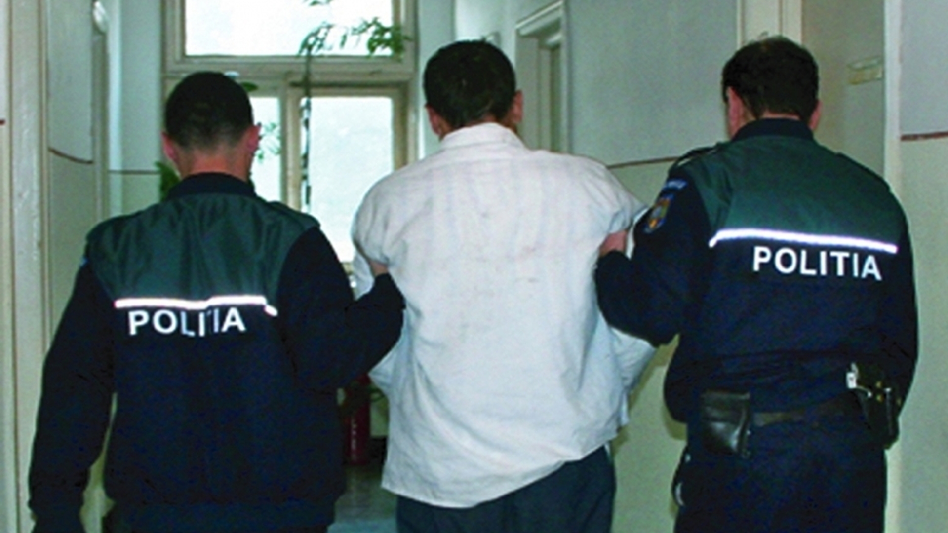 Copilărie distrusă de un tată-monstru! Un bărbat şi-a violat fiica de 10 ani în faţa frăţiorilor mai mici. Declaraţii şocante făcute de anchetatorii din Timiş