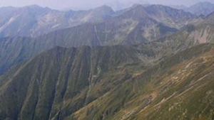 Un elev de 11 ani care era intr-o excursie cu colegii a murit dupa ce a cazut intr-o rapa