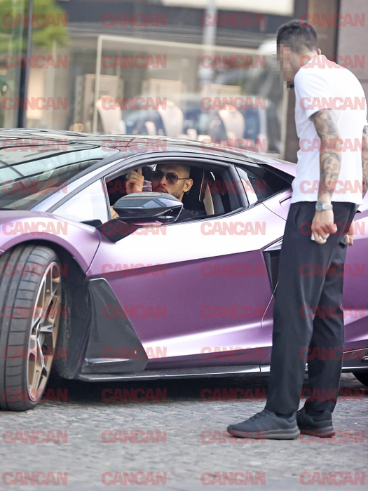 Andrew Tate în Lamborghini Revuelto
