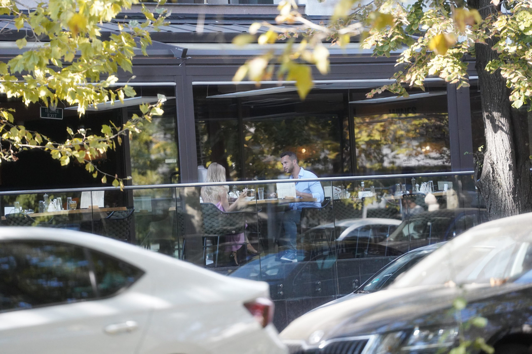 Tristan Tate a ieșit la restaurant însoțit de o blondă misterioasă