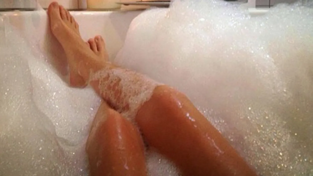 O tanara din Bistrita a tras sperietura vietii sale! Ce s-a intamplat dupa ce a intrat in cada: Fapta reclamată este reala