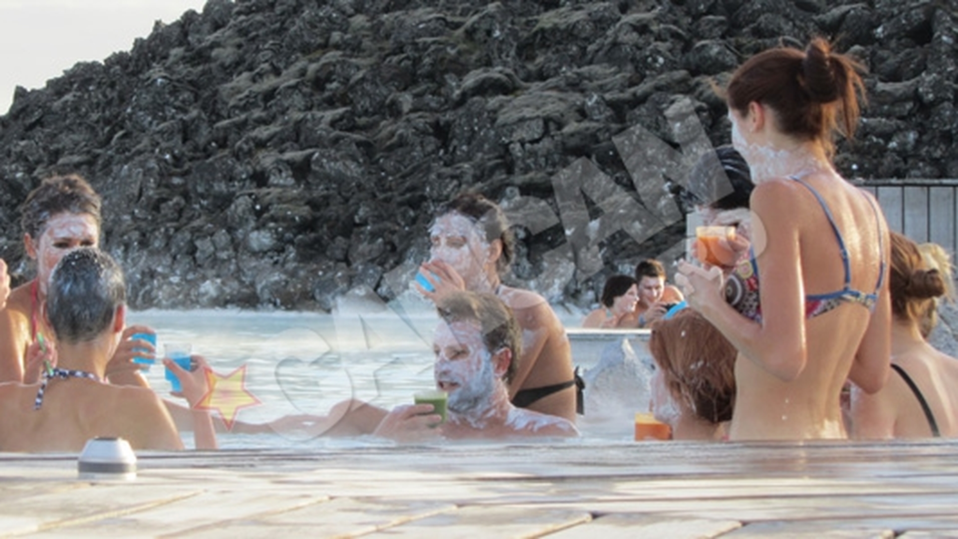 Dupa antrenamentul militar dur, Bote le rasfata pe protagonistele Next Top Model la Spa