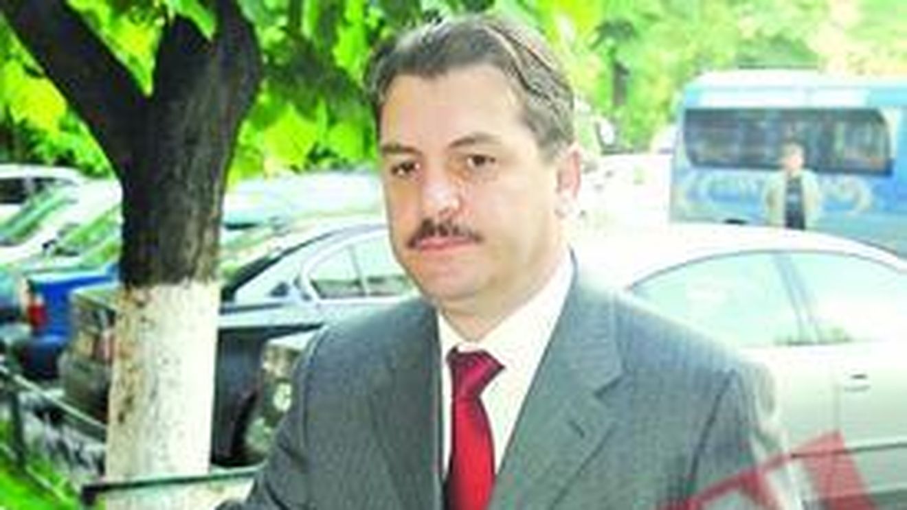 Exclus din partid pentru a "elibera" locul de consilier