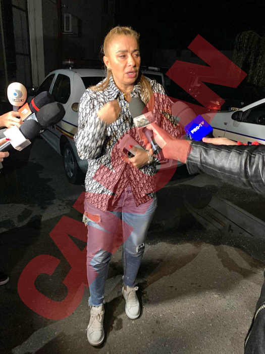în spațiul media au apărut fragmente din bătaia care a avut loc între cei doi, bucăți care o favorizează pe Ana Maria Prodan și care au fost trimise chiar de eîn spațiul media au apărut fragmente din bătaia care a avut loc între cei doi, bucăți care o favorizează pe Ana Maria Prodan și care au fost trimise chiar de ea / (Sursa: CANCAN.RO)a / (Sursa: CANCAN.RO)