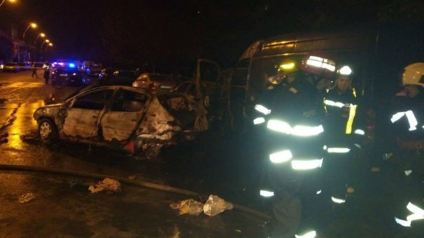 Mama femeii care a murit în accidentul din Bucureşti îşi urlă durerea, cu disperare, la locul tragediei: "Copilul meu. Este copilul meu!"