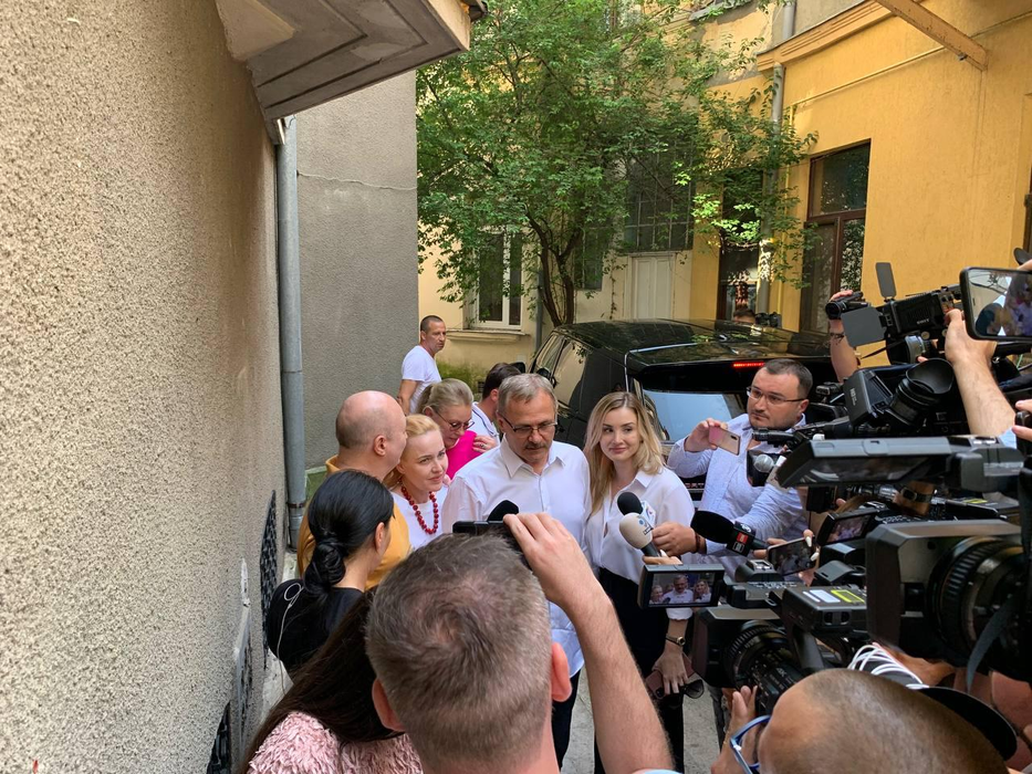 Irina Tănase, primele declarații după ce Liviu Dragnea a fost eliberat! S-au sărutat în fața Penitenciarului Rahova: “Am plâns. A fost greu, nu știam dacă el o să mai iasă în viaţă de acolo” | VIDEO
