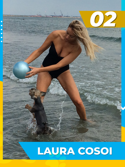 Top 25 dive cu prietenii necuvântători la plajă! Care e cea mai sexoasă dintre Bianca Drăgușanu, Crina Abrudan sau Lora?