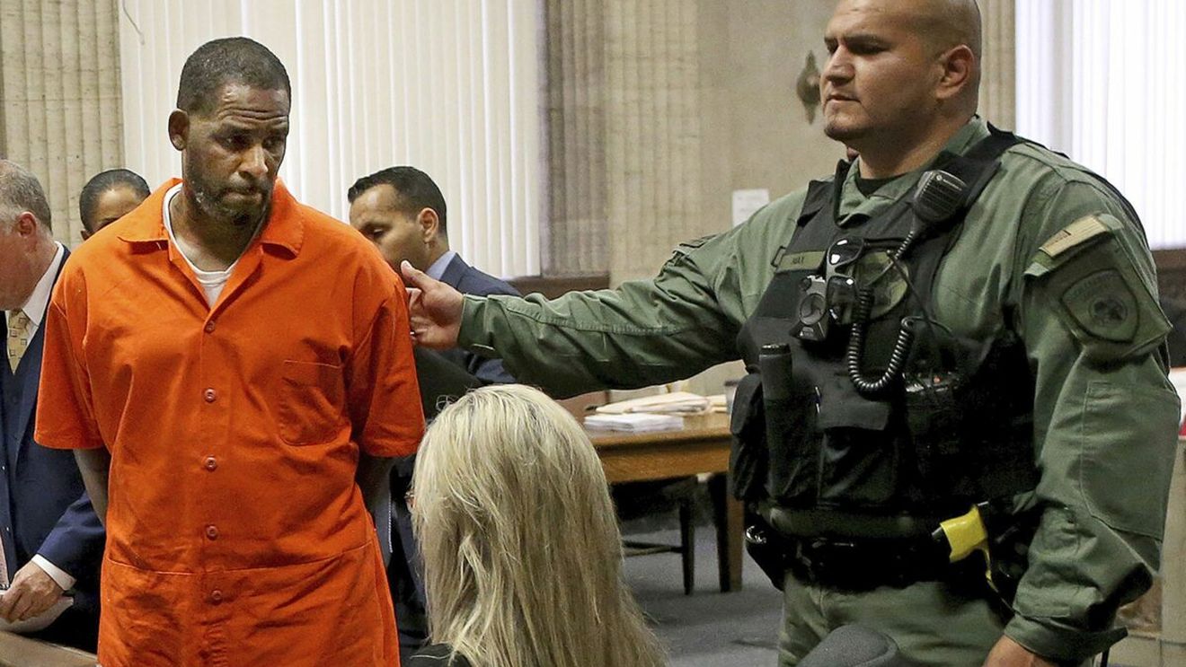 R. Kelly, spitalizat după ce a făcut o supradoză în penitenciar! Avocații acuză angajații închisorii pentru starea cântărețului