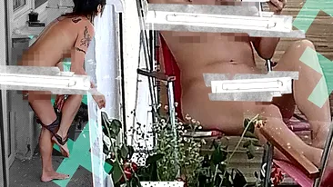 Imagini interzise minorilor! ”Devoratoarea” de fotbaliști a fost surprinsă goală ”pușcă” și în poziții perverse pe balcon!