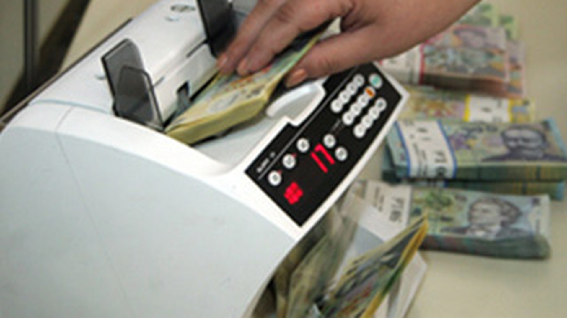 Cursul a atins 4,4010 LEI/Euro,nivelul maxim istoric. BNR a intervenit agresiv