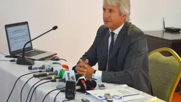 Ministrul “Casanova” s-a harjonit intr-o parcare cu o tinerica agatata in club! Totul s-a intamplat in zori de zi!