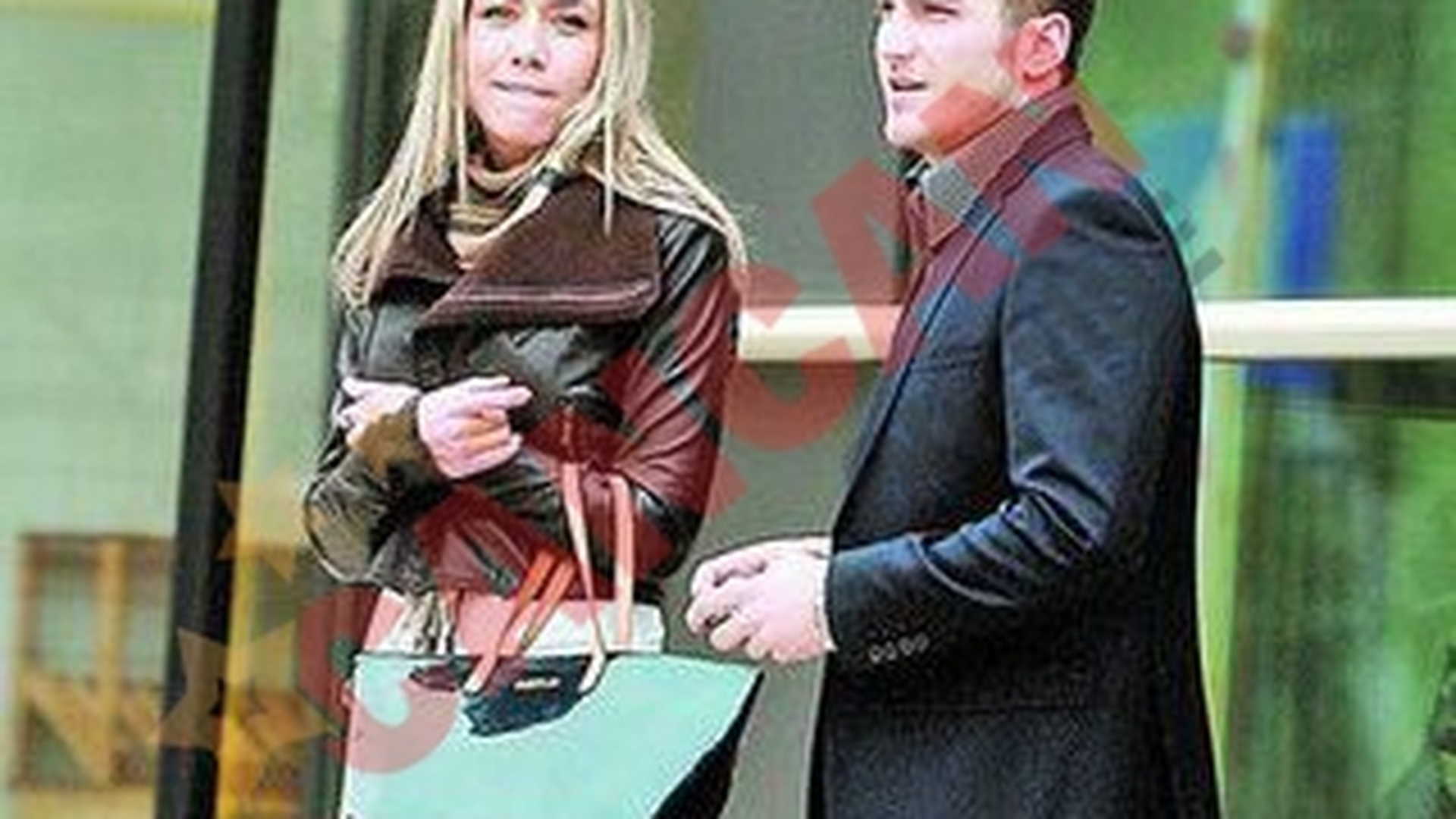 Andrei Iordache a scos un playmate la masa si la biliard