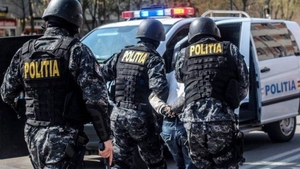 Şocant! Tânărul scăpat din lanţurile sclaviei de poliţişti şi-a ucis tatăl