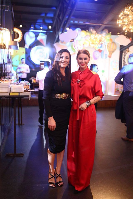 EXCLUSIV. Reghe şi Anamaria Prodan nu s-au uitat la bani! Ce sumă au pus naşii în plic la botezul fiului fotbalistului Gabi Enache!