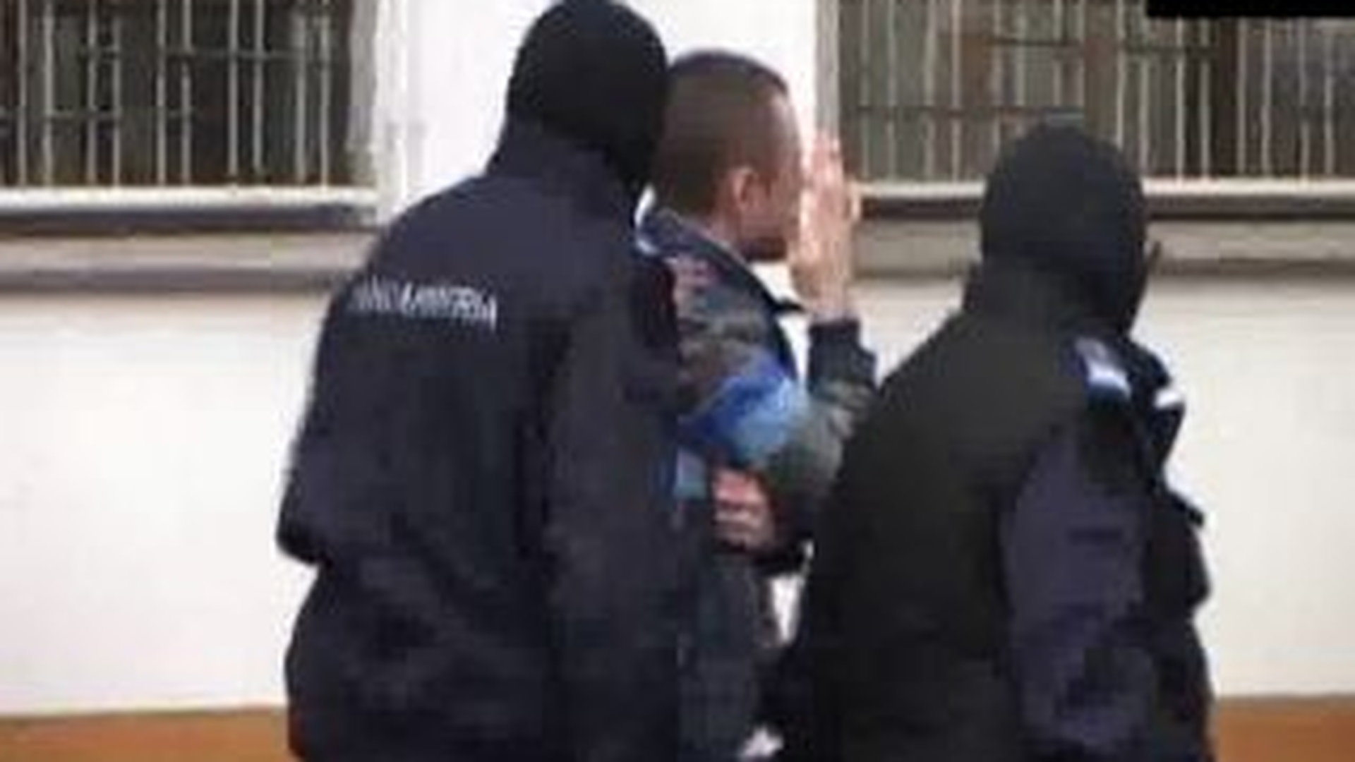 Peste 100 de perchezitii si zeci de persoane arestate, in cadrul unei anchete privind fraudele informatice