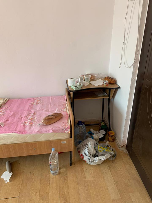 Dezastrul lăsat de românii care au stat într-un centru de carantină din Galați. Viceprimar: „Cine este om și cine câine?”. Imagini greu de privit