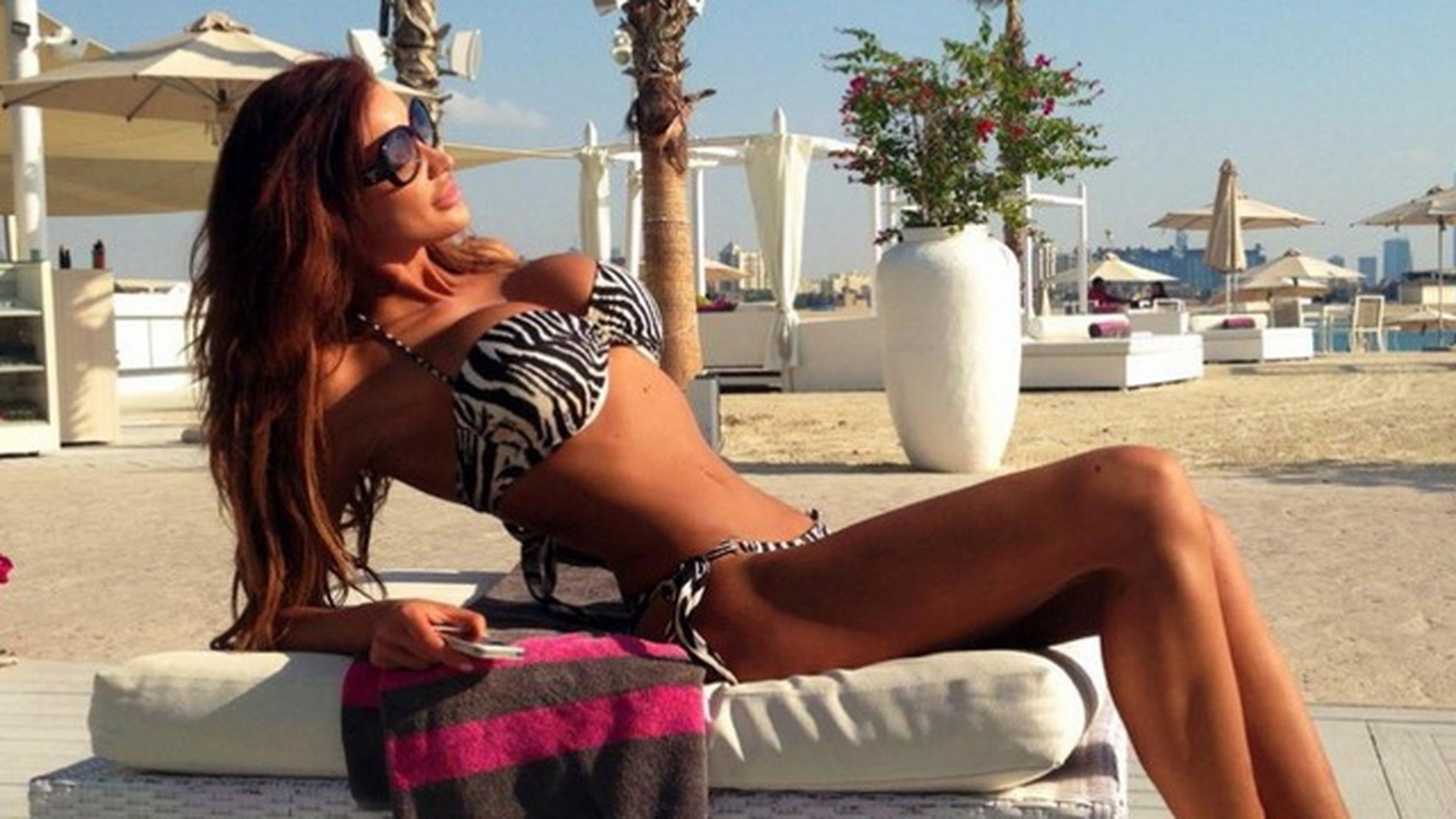 Bianca Dragusanu si Dana Savuica l-au impresionant pe stilist! Uite cu ce tinute au reusit sa ajunga la “bine imbracate”!