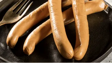 Ce ingrediente conțin crenvurștii din supermarket, de fapt. Ce a scos la iveală studiul făcut de specialiști