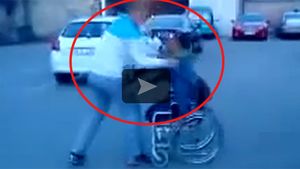 VIDEO Ce s-a intamplat la cateva momente dupa ce acest tanar in scaun cu rotile a fost trantit la pamant: "Este incredibil"