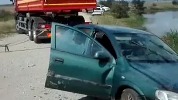 VIDEO. O femeie a fost lăsată să se înece după ce a plonjat cu mașina în lac, lângă autostrada București-Pitești. Polițiștii au descoperit grozăvia abia după două luni