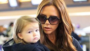 Victoria Beckham, surprinsa de paparazzi intr-o ipostaza inedita! Cum isi distreaza fosta componenta Spice Girl fiica cea mica