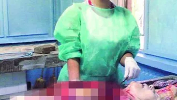 ”Spintecătoarea de la morgă” s-a tunat din nou. Cum arată acum Mihaela după intervenţie!