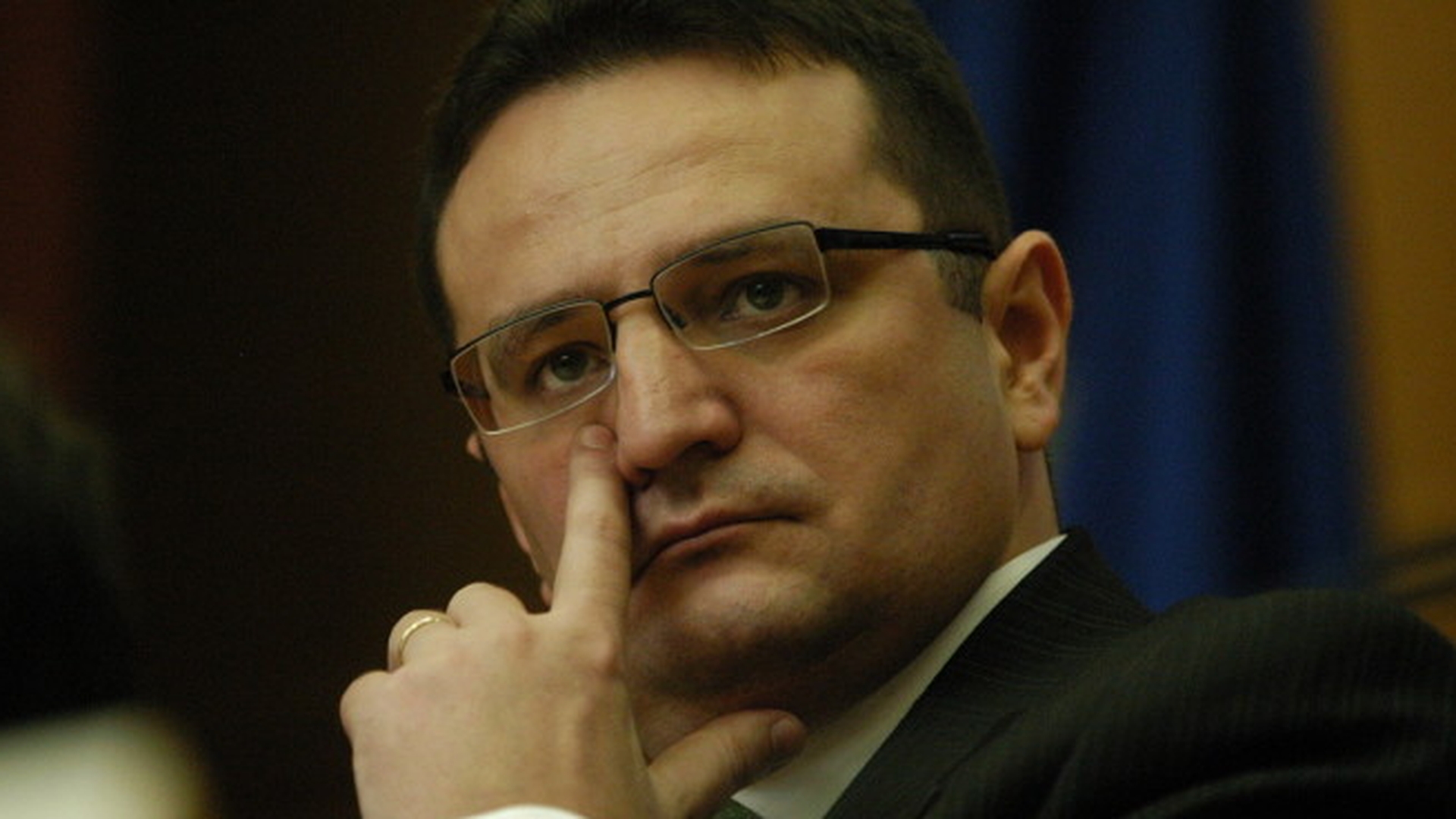 Sefii SRI si SIE au salarii mai mici decat adjunctii lor. Afla de ce se intampla asta